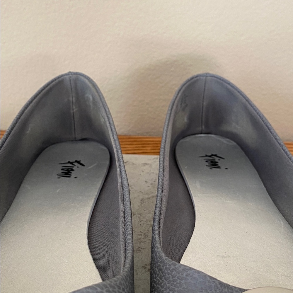 Fioni Gray and Silver Flats Size 9 - Picture 6 of 6